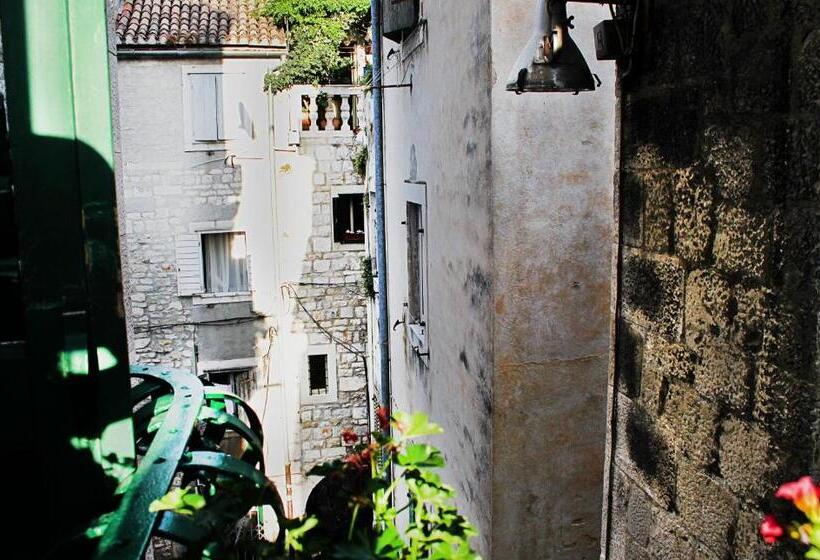 بنسيون Jr Luxury Guesthouse