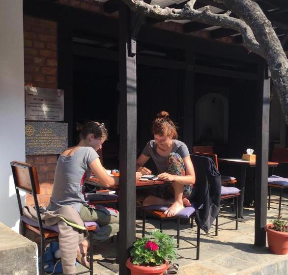 تختخواب و صبحانه Bandipur Chhen