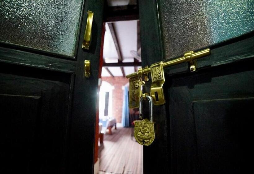 تختخواب و صبحانه Bandipur Chhen