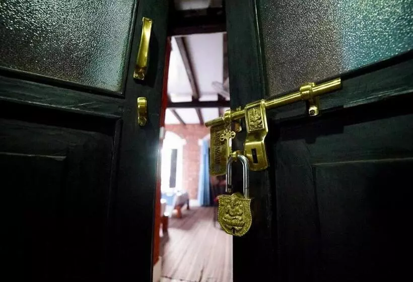 تختخواب و صبحانه Bandipur Chhen