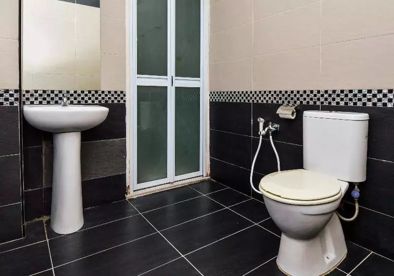 Comfort Hotel By Oyo Rooms