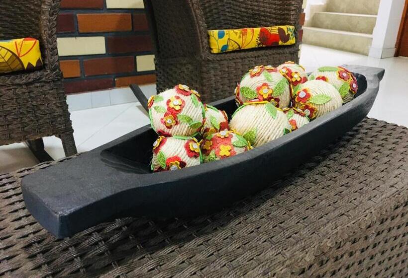 בית מלון כפרי Canoa Inn