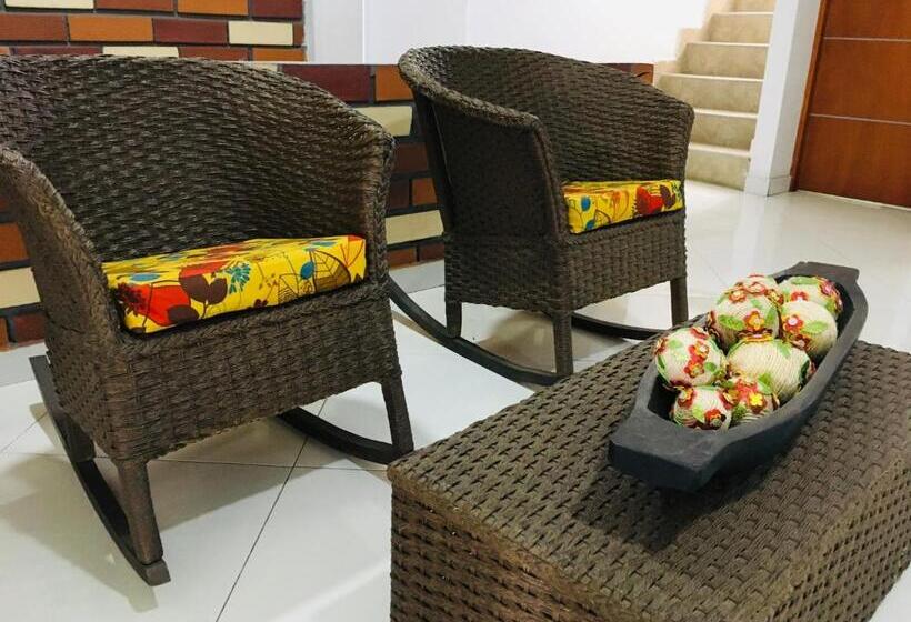 בית מלון כפרי Canoa Inn