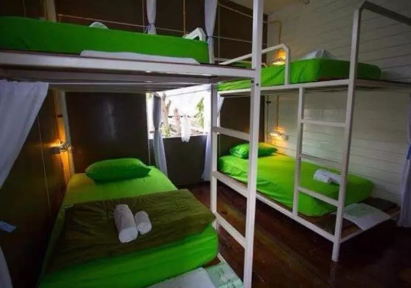 Hotelli Thur Hostel Ao Prachuap