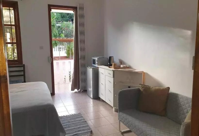 La Maison Hibiscus Self Catering Accommodation