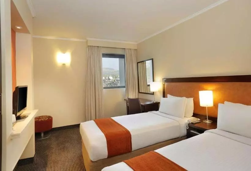 هتل Stayeasy Rustenburg