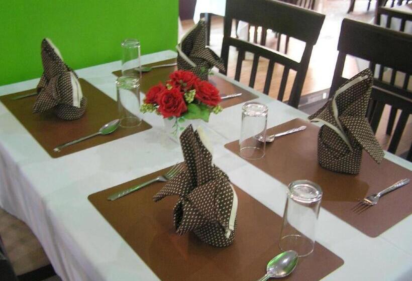 Отель The Impress Khonkaen