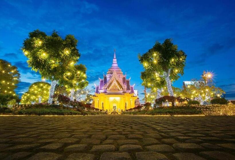 Отель The Impress Khonkaen