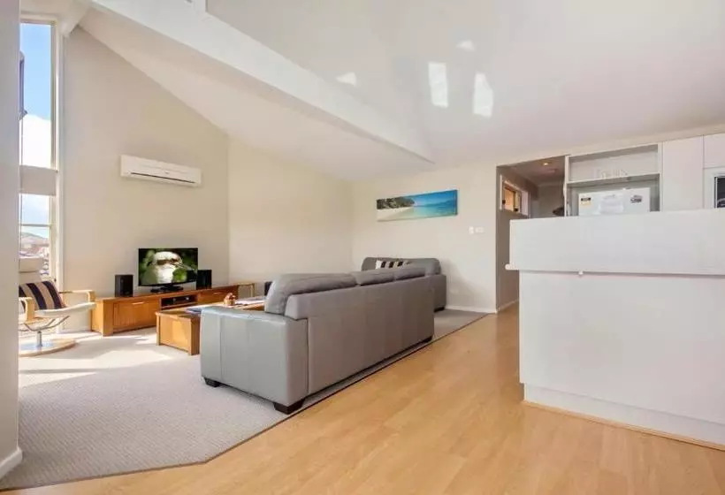 Moy At Nelson Bay, 2/30 Thurlow Avenue