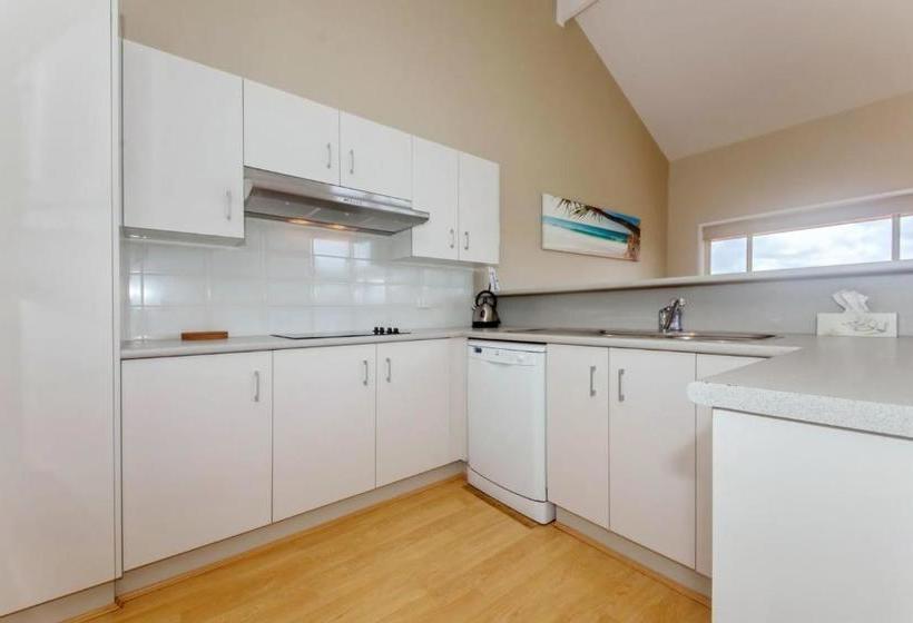 Moy At Nelson Bay, 2/30 Thurlow Avenue