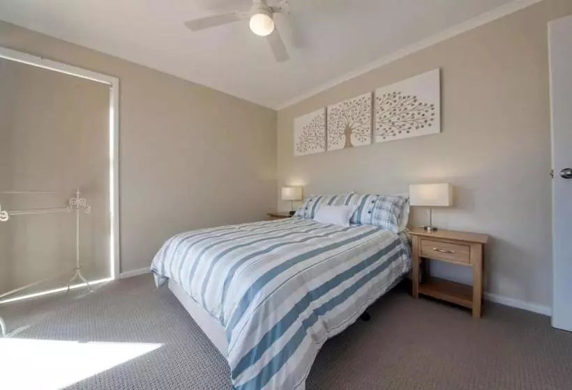 Moy At Nelson Bay, 2/30 Thurlow Avenue