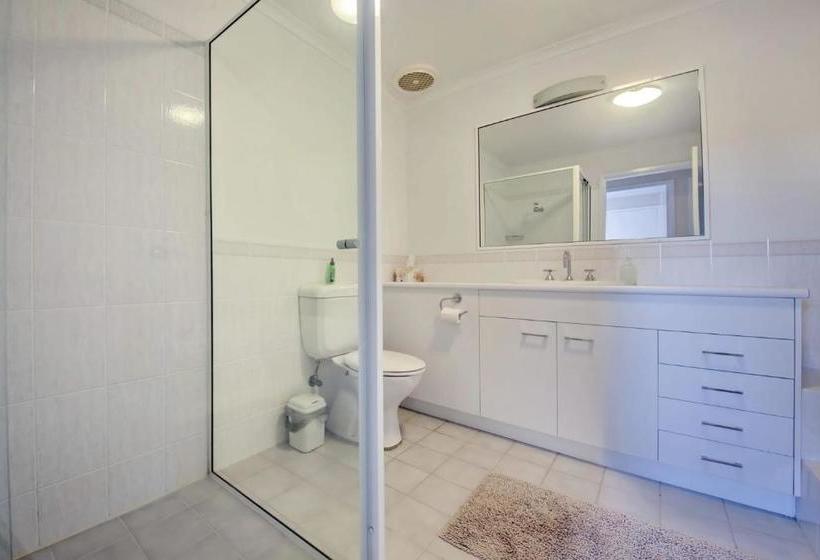 Moy At Nelson Bay, 2/30 Thurlow Avenue