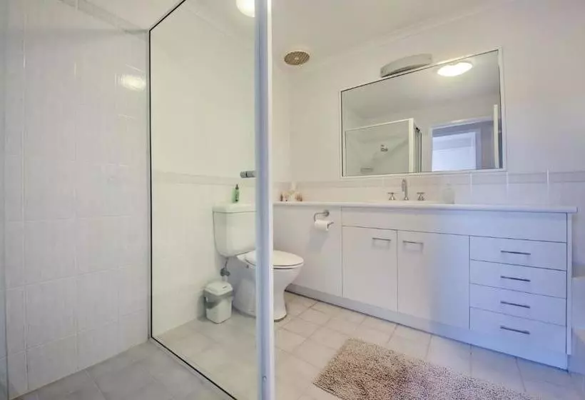 Moy At Nelson Bay, 2/30 Thurlow Avenue