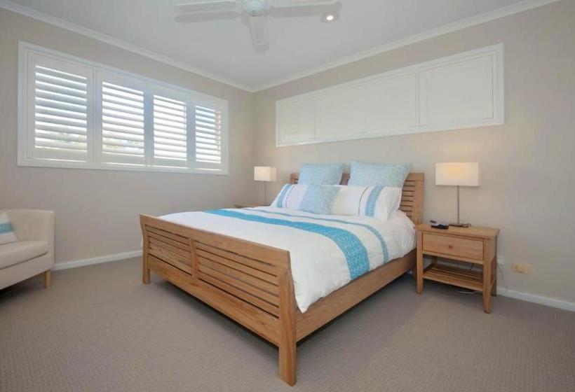 Moy At Nelson Bay, 2/30 Thurlow Avenue