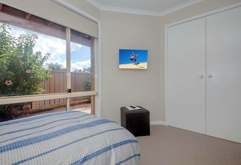 Moy At Nelson Bay, 2/30 Thurlow Avenue