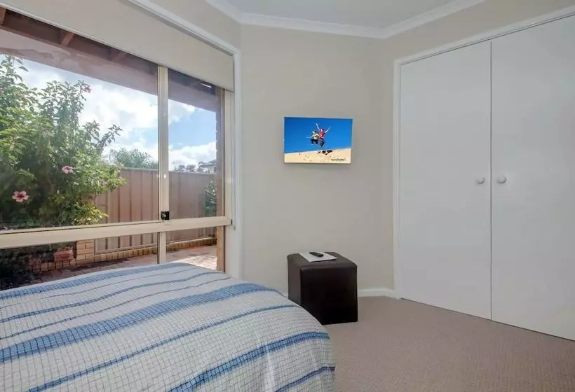 Moy At Nelson Bay, 2/30 Thurlow Avenue