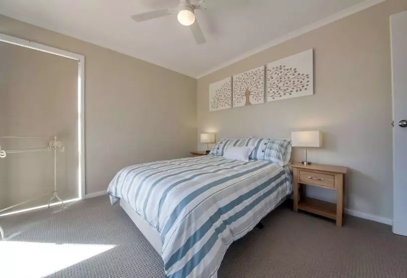 Moy At Nelson Bay, 2/30 Thurlow Avenue