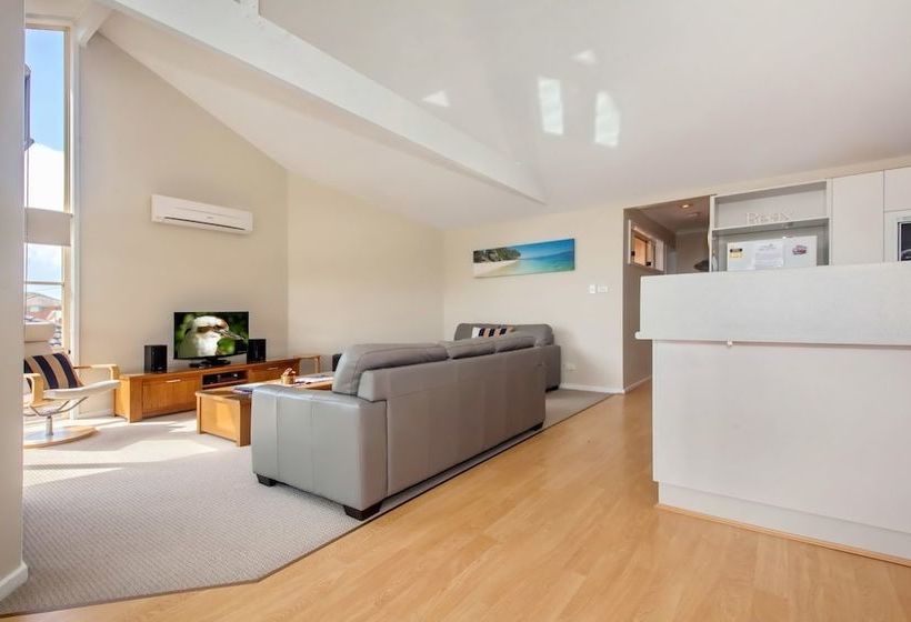 Moy At Nelson Bay, 2/30 Thurlow Avenue