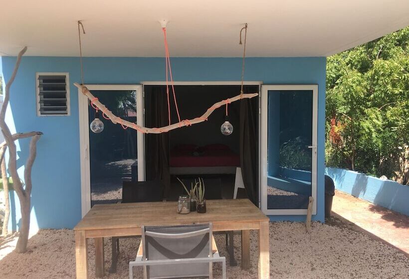 Tropical Breeze Apartments