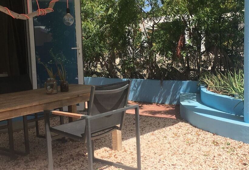 Tropical Breeze Apartments