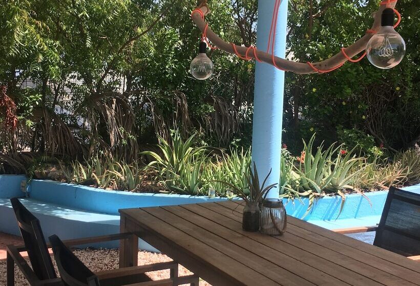 Tropical Breeze Apartments