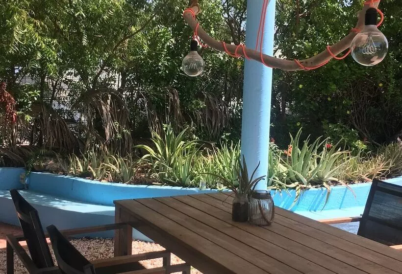 Tropical Breeze Apartments
