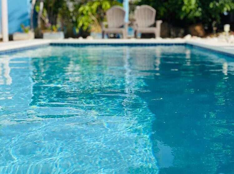 Tropical Breeze Apartments