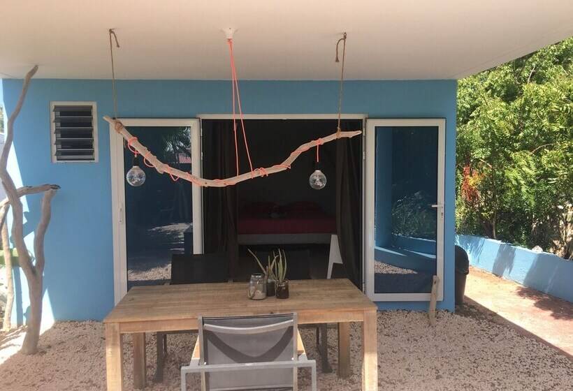 Tropical Breeze Apartments