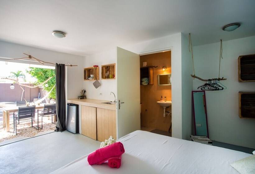 Tropical Breeze Apartments