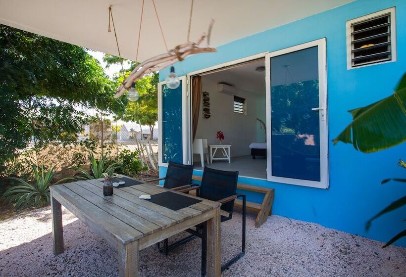 Tropical Breeze Apartments