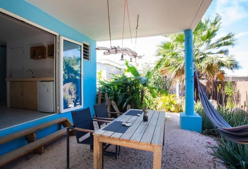 Tropical Breeze Apartments