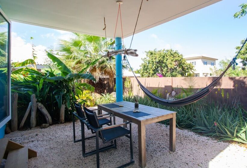 Tropical Breeze Apartments