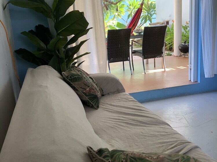 Tropical Breeze Apartments