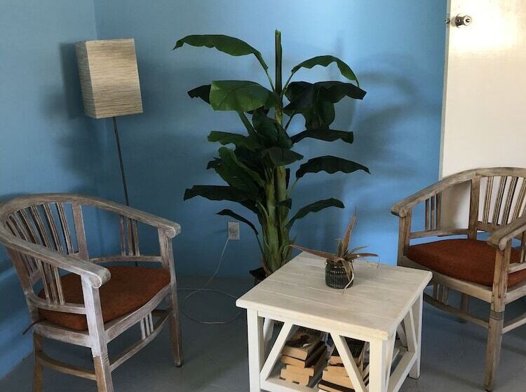 Tropical Breeze Apartments