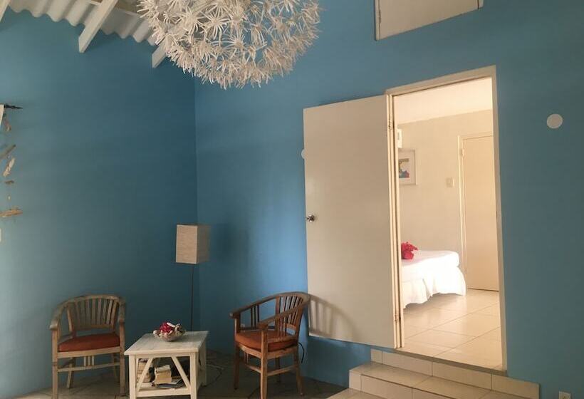 Tropical Breeze Apartments