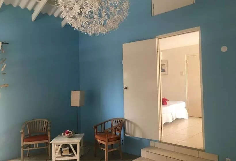 Tropical Breeze Apartments