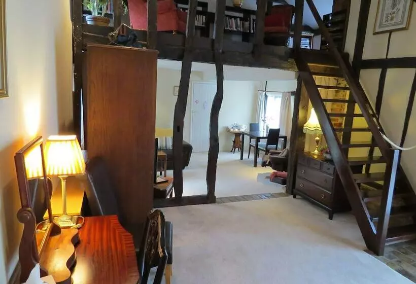 Aamiaismajoitus (B&B) Greyhound Cottage