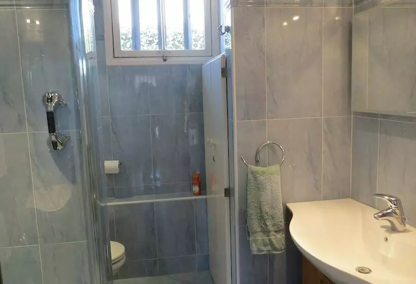 Aamiaismajoitus (B&B) Greyhound Cottage