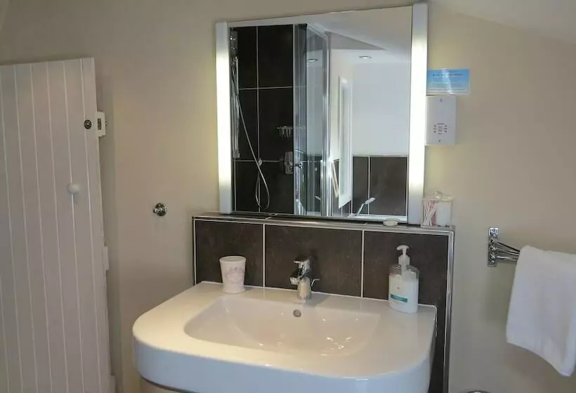 Aamiaismajoitus (B&B) Greyhound Cottage