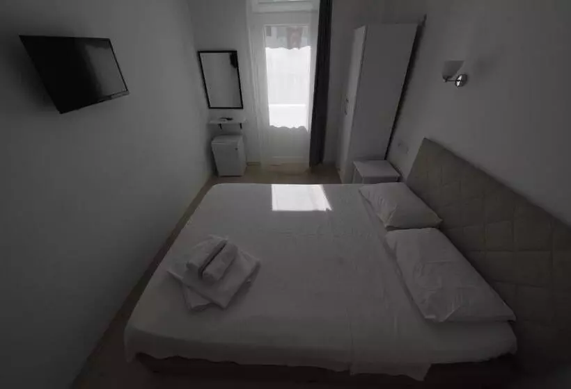 ホテル R House