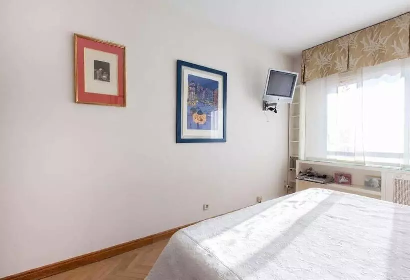 Modern B&b Somosaguas