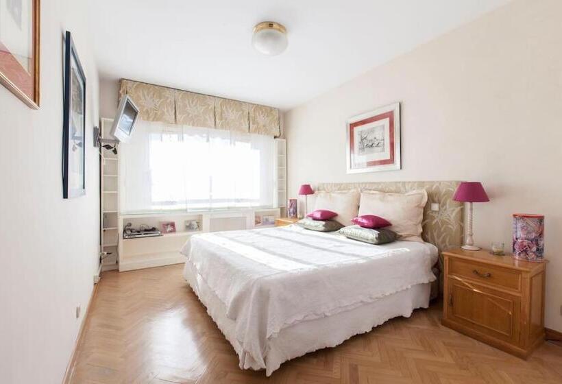 Modern B&b Somosaguas