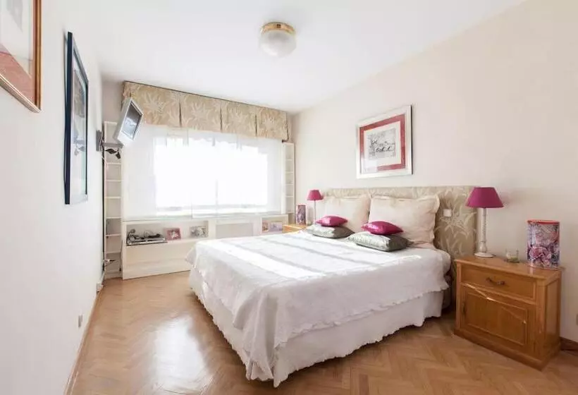 Modern B&b Somosaguas