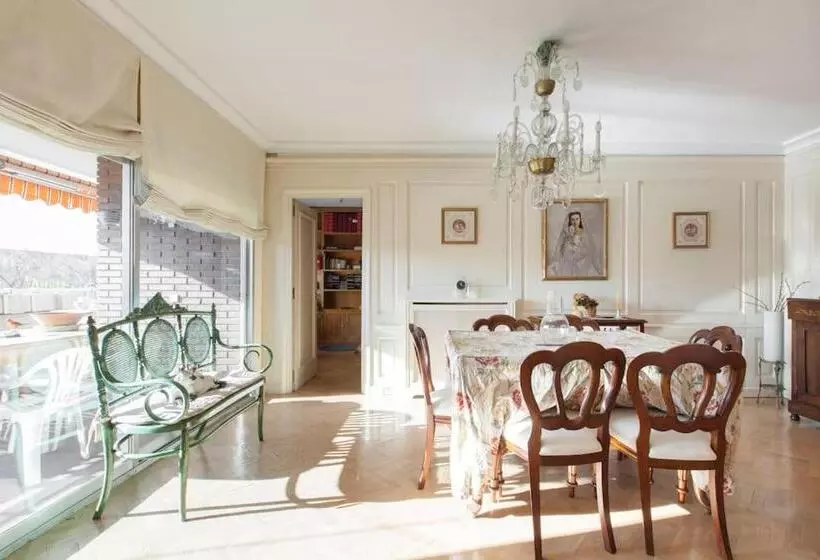 Modern B&b Somosaguas