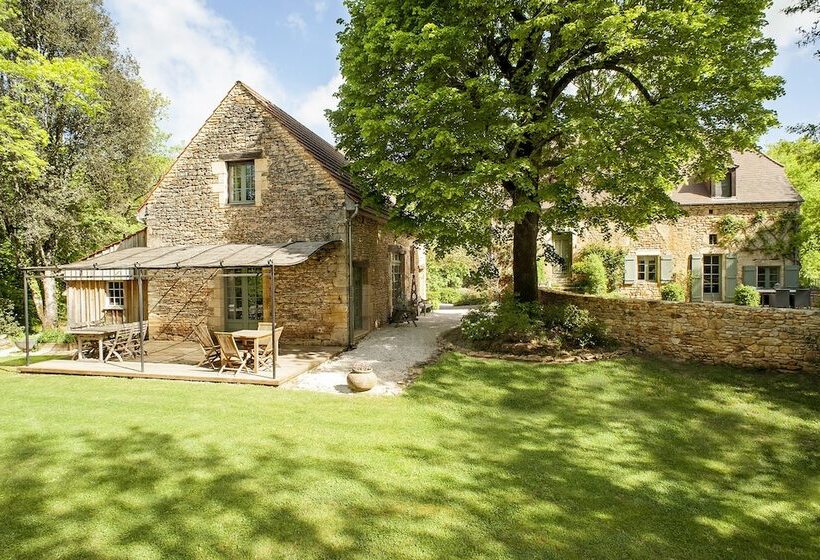 פנסיון Aux Couleurs D Esteil