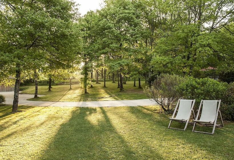 פנסיון Aux Couleurs D Esteil