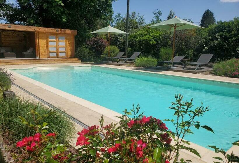 פנסיון Aux Couleurs D Esteil