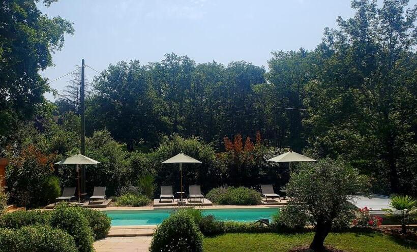 פנסיון Aux Couleurs D Esteil