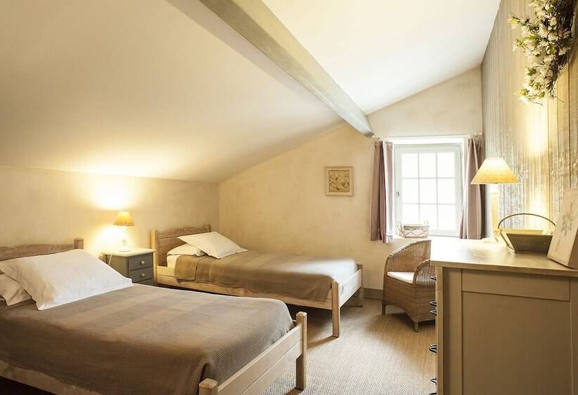 פנסיון Aux Couleurs D Esteil