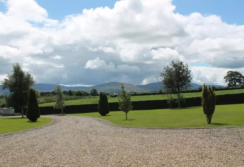 تختخواب و صبحانه Ballyhargan Farm House